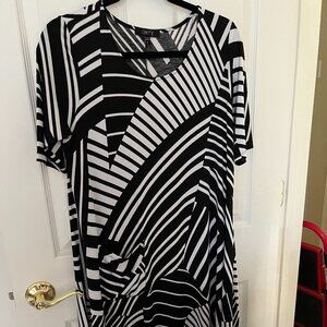 Comfy USA, Geometric Black and White Print A-Line Dress, Handkerchief Hem, Sz L